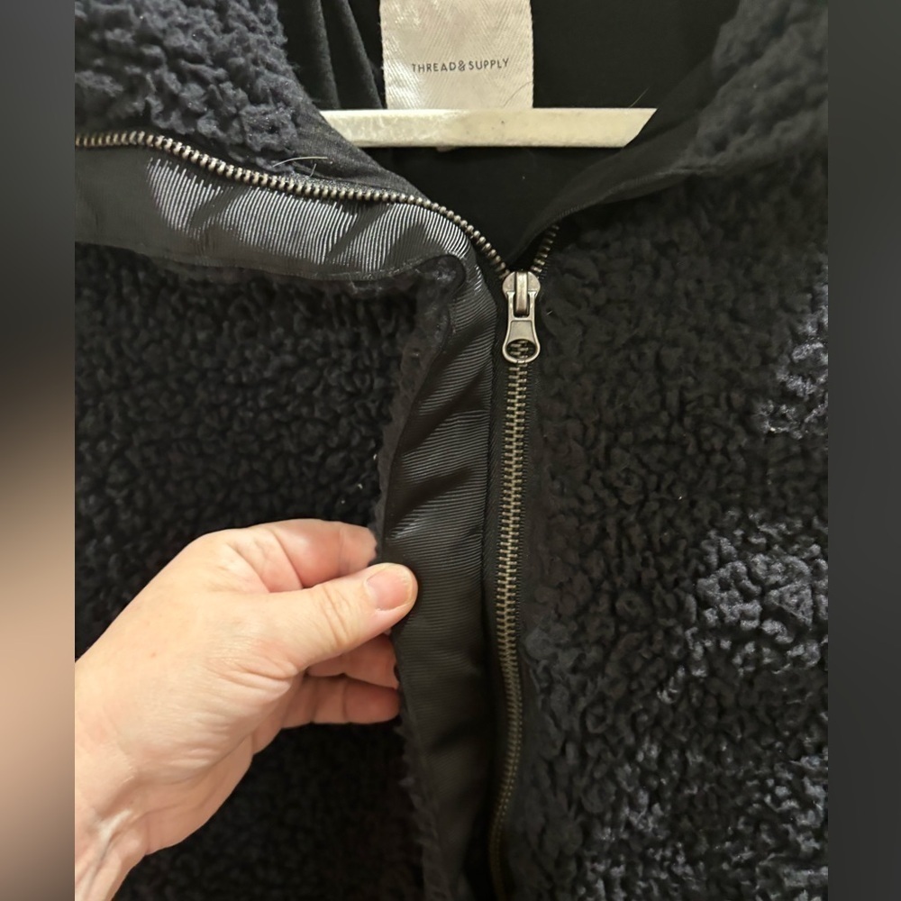 Thread and Supply fuzzy black Sherpa full zip - Picture 3 of 6